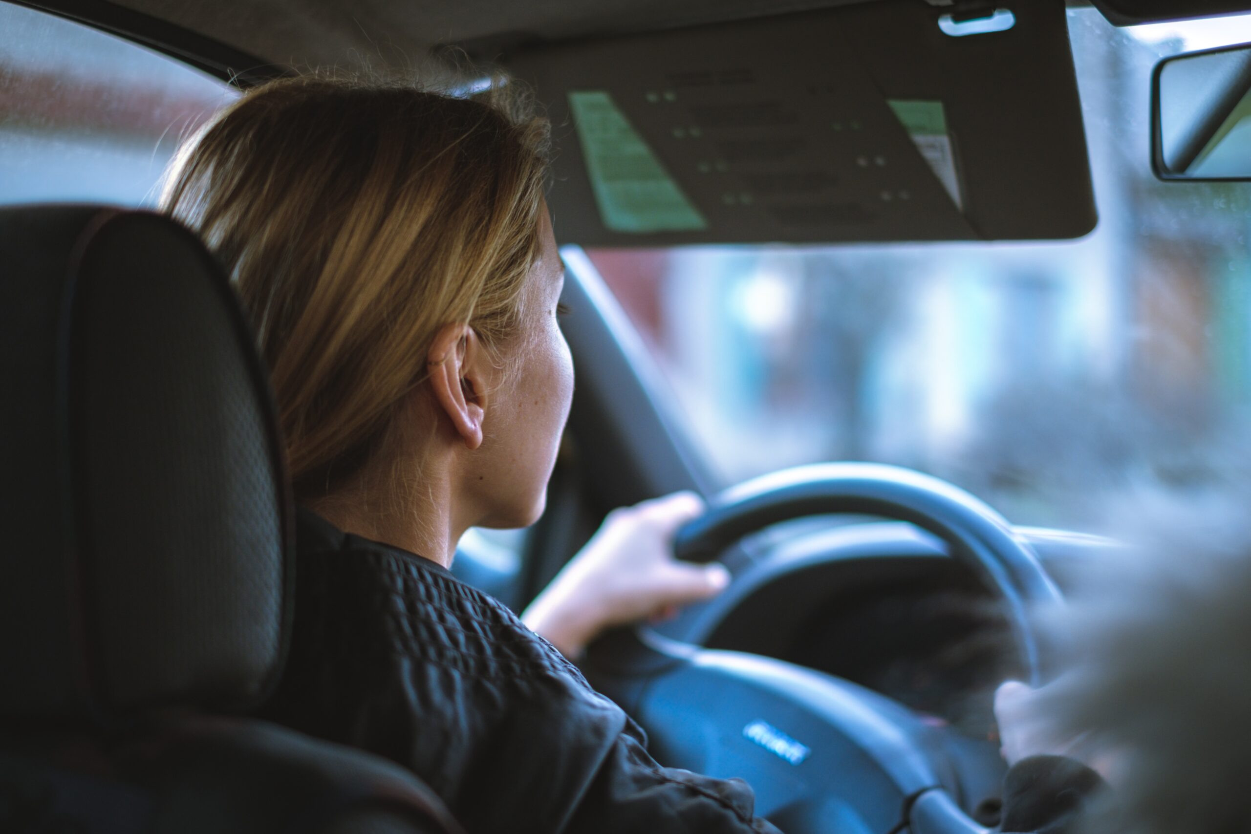 Jongvolwassene Die Net Een Rijbewijs Heeft